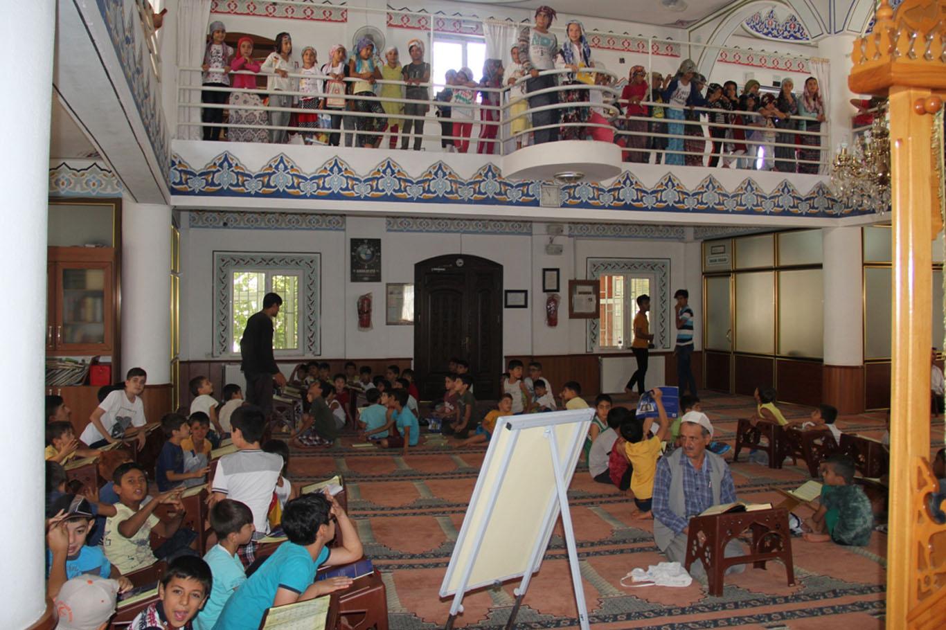 Yaz Kur'an kursları bütün güzelliğiyle devam ediyor